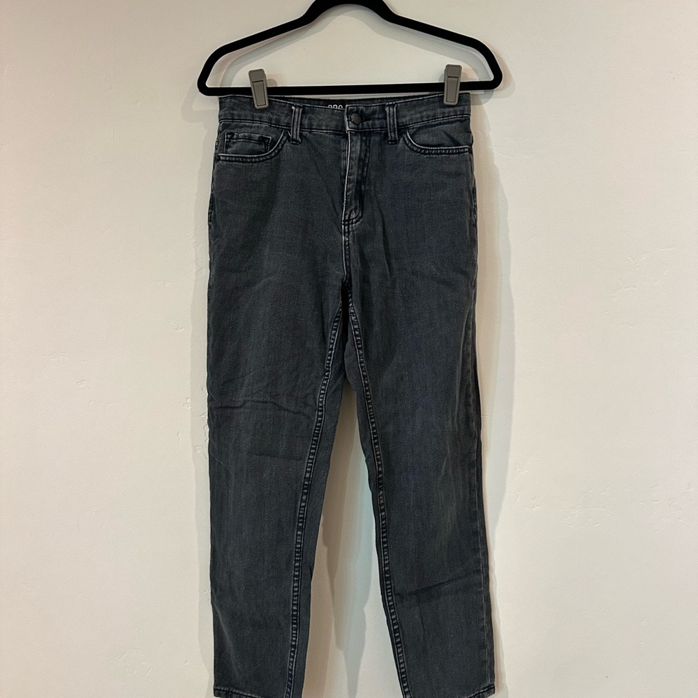 BDG/Urban Outfitters size 26 Mom high-rise black jeans